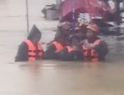 【视频】广东暴雨 249名中山消防员共营救462人