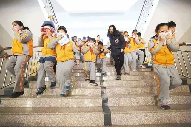 安全教育日该教中小学生哪些消防安全知识和技能