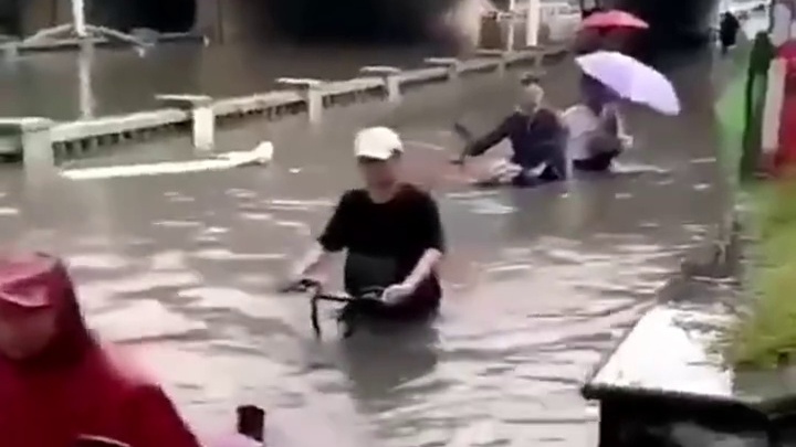 【微说消防】城市出现积水内涝千万别冒险涉水