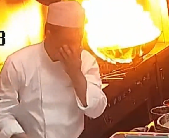 引以为戒！店员接连错过灭火时机，短短3分钟小火酿成大祸