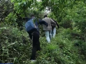 爬山前做好准备 掌握避险自救技能