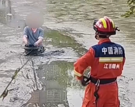 已有多人不慎被困 春日踏青远离危险泥潭