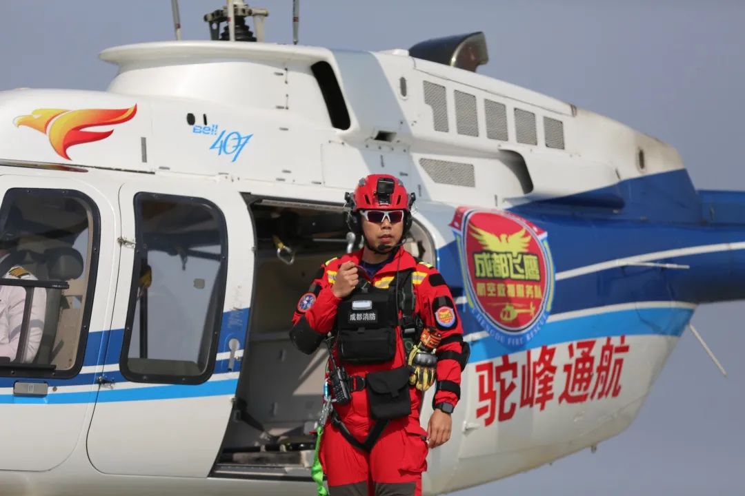 中国消防忠诚卫士｜胡杨：万米高空之上，用“鹰眼”搜寻被困者