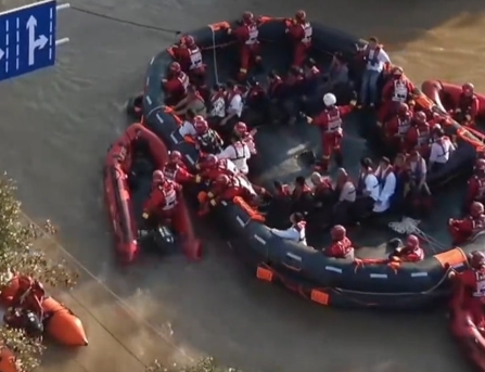 【视频】水域救援大型救生筏来了