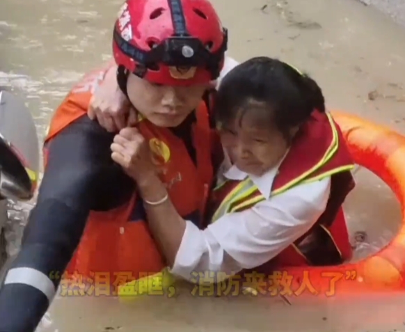 【视频】广西暴雨中的救援瞬间