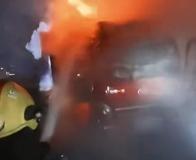 【视频】第一视角看消防员与火魔正面博弈