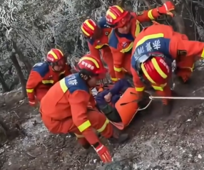 【视频】雪夜冰峰 消防4小时完成生命接力