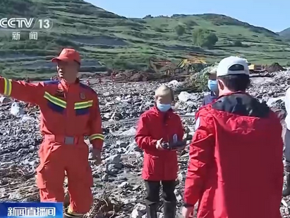 【新闻直播间】无人机探测提高精确度 甘肃榆中人员搜救持续推进