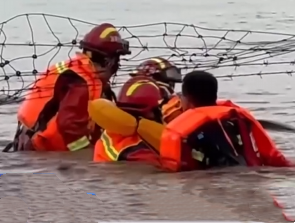 【24小时】内蒙古：暴雨致巴彦淖尔多地积水 消防紧急救援
