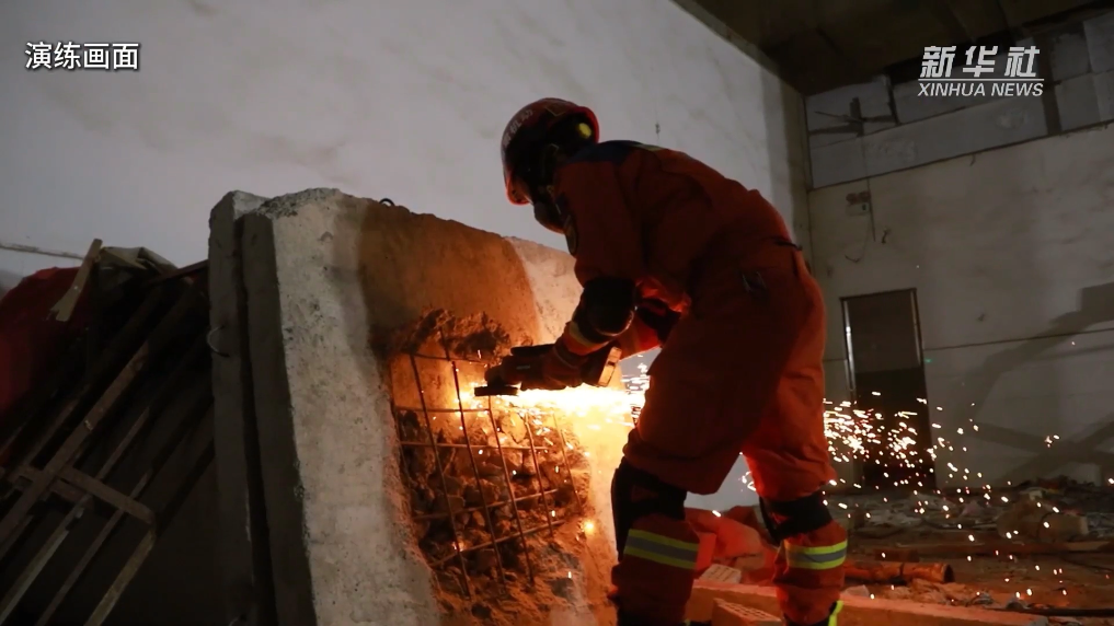 【新华社】72小时极限救援演练:看“火焰蓝”如何锤炼地震救援“真功夫”