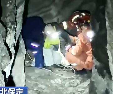 【24小时】探险者野山洞穴受伤 消防员紧急救援