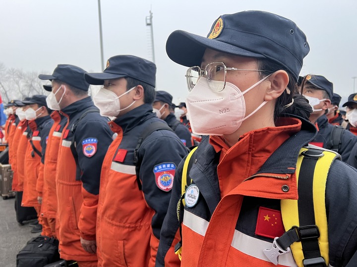 【新华社】跨越山海的生命接力——中国救援队完成赴土耳其救援任务归国
