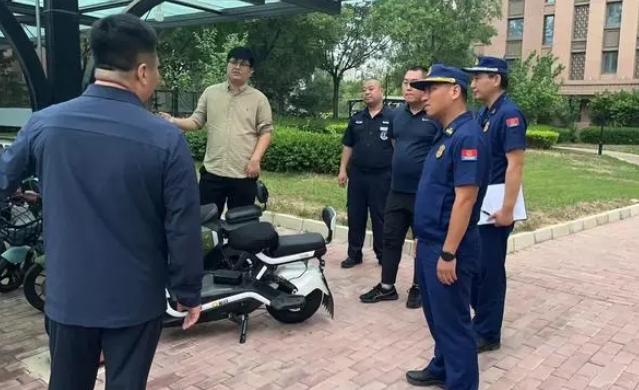 北京市集中夜查，清理违规停放电动自行车1747辆