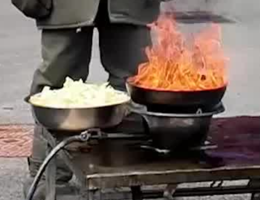 蔬菜能灭油锅火吗？消防实验测真相