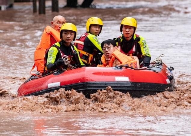 如何应对强降雨及次生灾害？