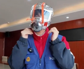 记住“开、拔、套、拉”四字口诀 轻松掌握防烟面罩正确用法