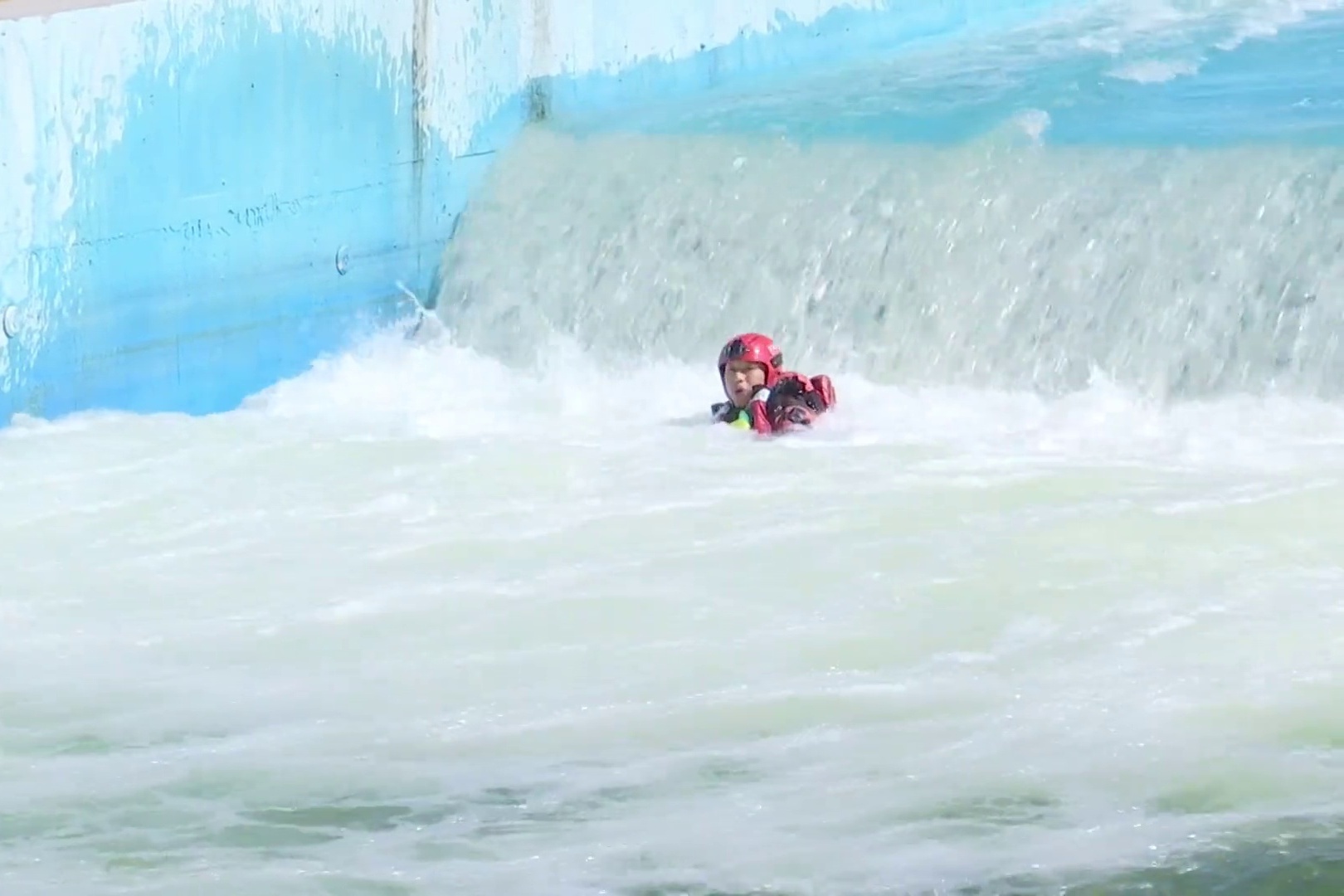 “沸腾线”前浪滔天，安全距离是红线