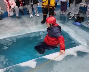 气温升高 多地发布融冰提示 掌握自救方法很关键