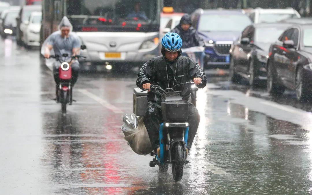 暴雨天气发生意外如何自救？收好这份指南