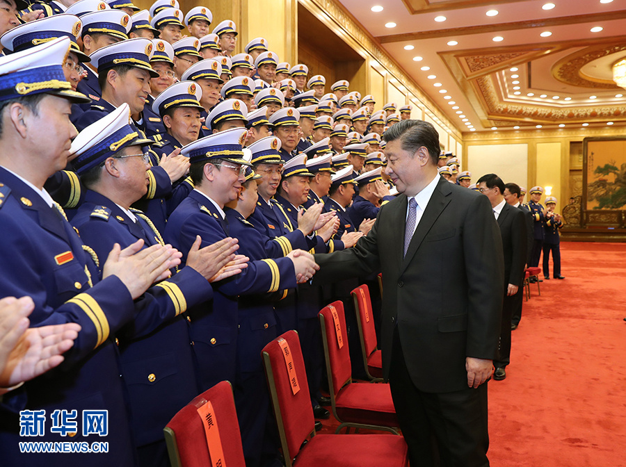 习近平向国家综合性消防救援队伍授旗并致训词