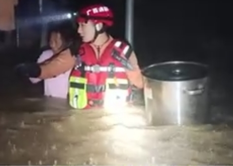 【新闻直播间】广西桂林连续强降雨 多地人员被困 道路中断