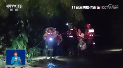 【共同关注】广西百色洪水横穿村庄道路 消防紧急转移9名群众