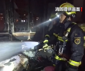 【新闻直播间】用电不慎引发火灾 消防紧急救援