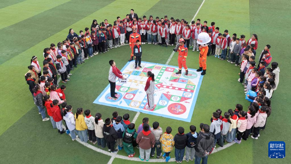 【新华社】学消防知识 迎全国消防日