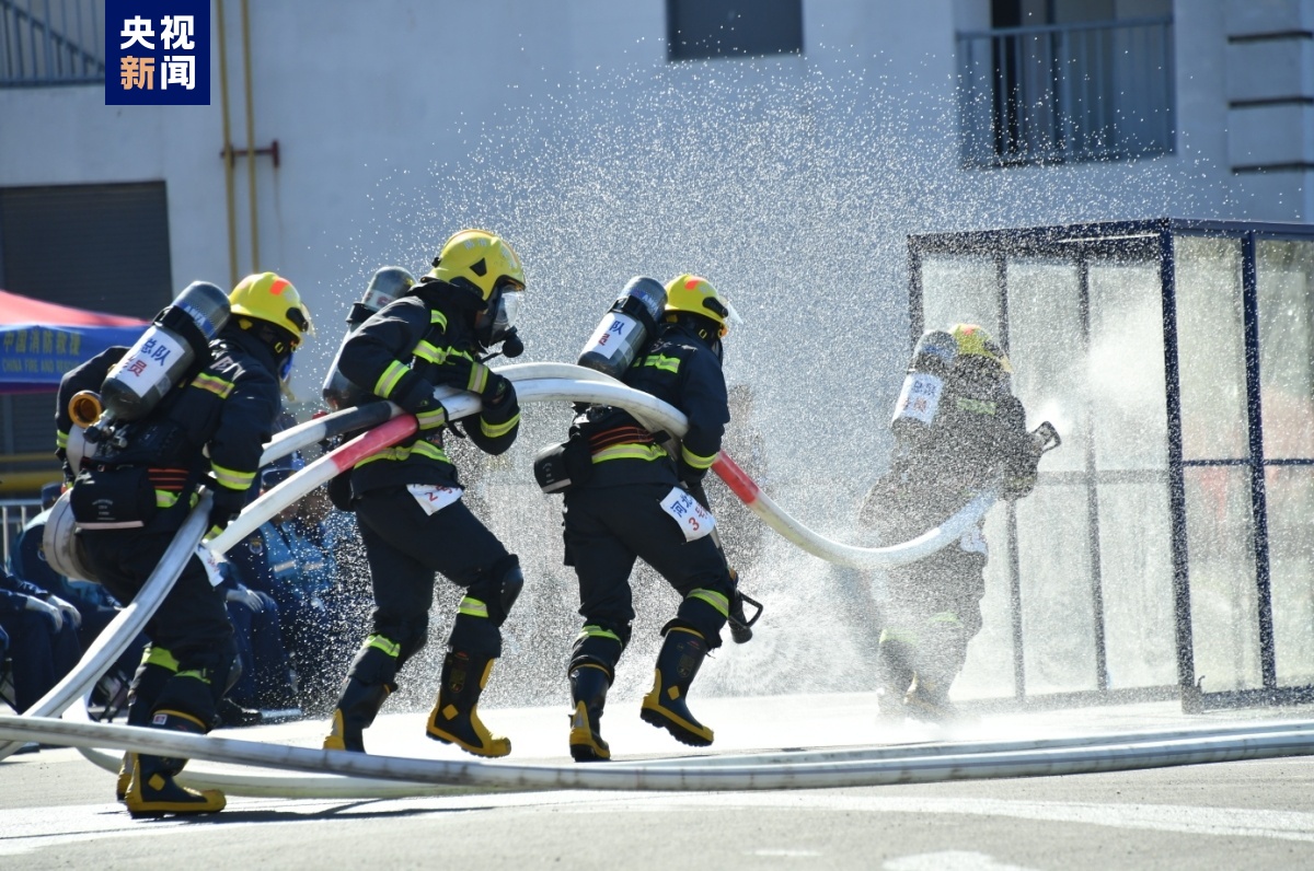 【央视新闻】全国消防救援队伍第二届“火焰蓝”实战化比武竞赛在济南开幕