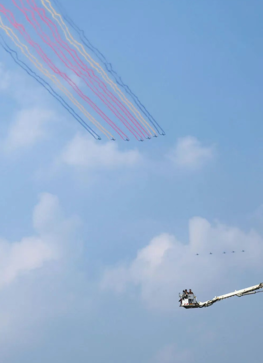 【北京日报】阅兵出“神图”，这辆消防云梯车立了功